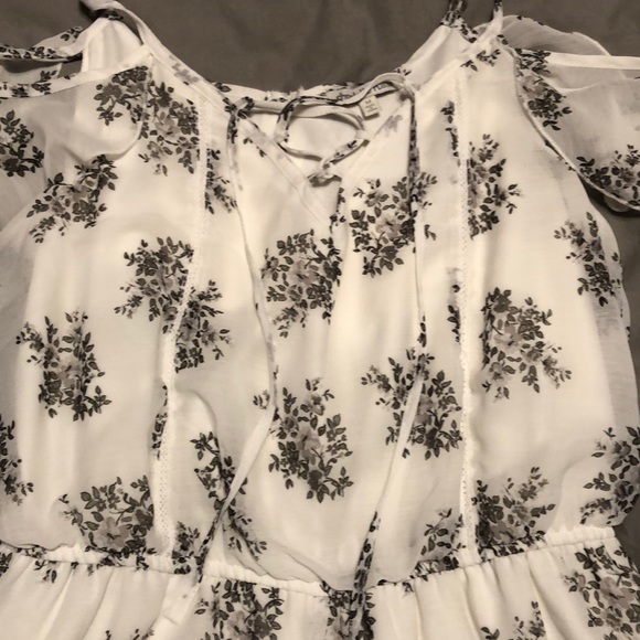 Floral Cold Shoulder Romper - Picture 3 of 4